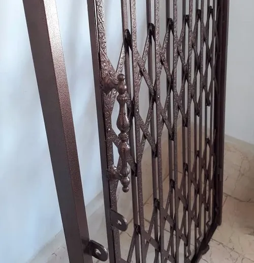 درب آکاردئونی سه گل با حفاظ تکمیل