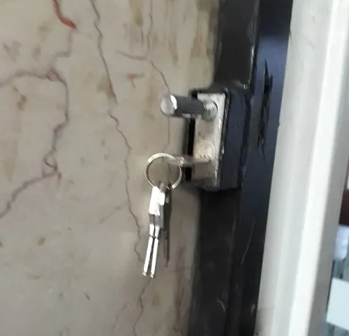 درب آکاردئونی با قفل مخفی